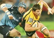 gurthro_steenkamp_tackles_david_pusey_330 gurthro_steenkamp_tackles_david_pusey_330
