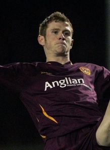 Reynolds set to stay put