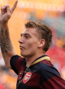 Bendtner plans Wenger talks