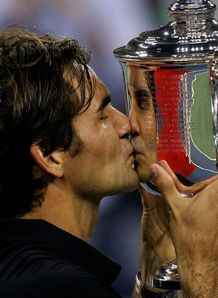 Federer Roger US Open trophy kissy kissy Sep 07