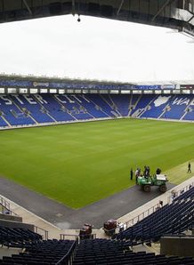 Foxes starlet signs on