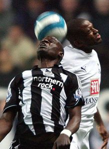 800 Abdoulaye Faye Darren Bent