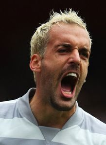 Almunia keen on England