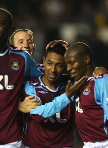 Hammers snatch late win