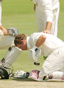 Craig Cumming New Zealand hit on the head during the 2nd Test v South Africa Nov 07