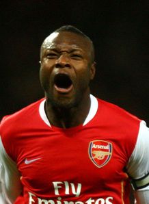 Arsenal get late win over Wigan
