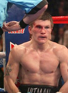 800 Ricky Hatton on his stool v Floyd Mayweather