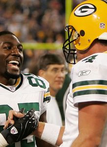 Jennings stays with Packers
