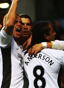 United leave it late at Villa