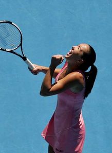 Jankovic eases Serena out