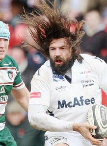 Chabal chased by Corry Chabal chased by Corry