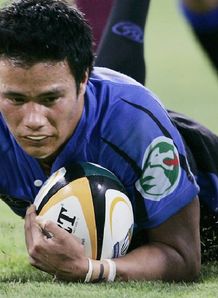 Chris O Young of Glasgow and Western Force in for a pork pie