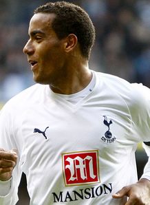 Huddlestone secures new deal