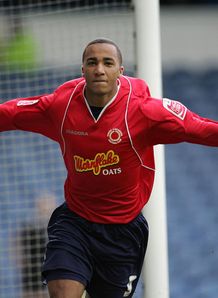 Robins land Maynard