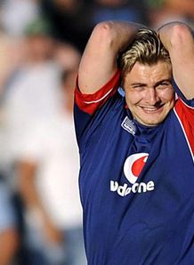 Luke Wright head in hands