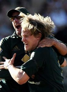 Nathan Bracken Australia v India CB Series Feb 17 08