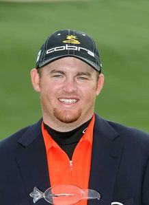 Holmes holds off Mickelson