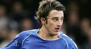 Posh winger pens new deal