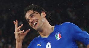 Toni strike rescues Italy