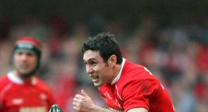 Scarlets start with away success
