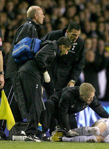Alan Hutton injured Tottenham v Chelsea