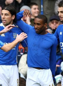 Jermain Defoe celeb Portsmouth v Wigan