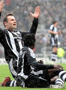 Mark Viduka goal celeb Newcastle v Fulham