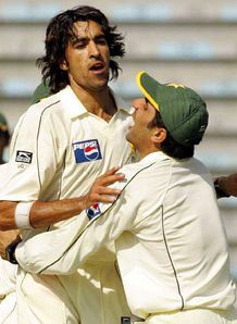 Pakistan Test celeb Umar Gul Misbah-ul-Haq v South Africa