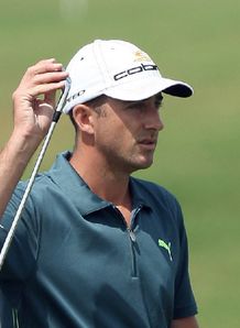 Ogilvy leads, Tiger charges
