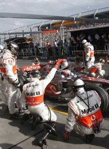 mclaren pit stop australian grand prix 16/3/2008
