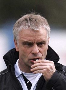 Brian Noble Wigan Warriors coach (putting some chewing gum in his mouth) Mar 08