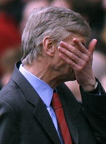 Arsene Wenger covers eyes Arsenal v Liverpool