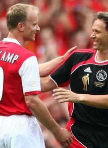Bergkamp considers Ajax