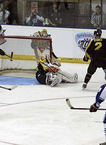 sylvain cloutier scores for Coventry Blaze v Newcastle Vipers play-off semi-final April 2008 CREDIT RIK RAYNER