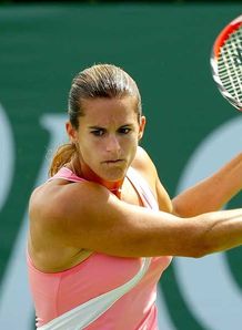 Mauresmo builds on clay