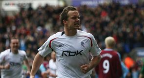 Davies extends Trotters deal