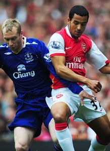 Hibbert Theo Walcott Arsenal Everton Premier League