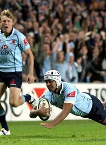 Kurtley Beale scores an easy meat pie