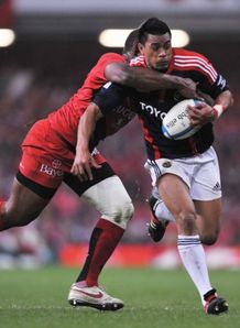 Mafi cuts past the Toulouse defence Mafi cuts past the Toulouse defence