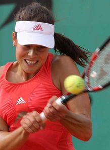Ivanovic, Serena into third round