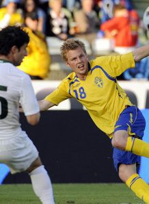 McLeish hopes for Larsson stay