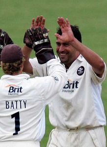 James Ormond Surrey celebrating a wicket with Jon Batty