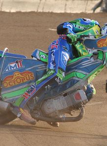 Lakeside claim Witches win