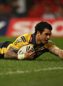 Brent Webb Leeds Rhinos scoring against Bradford Bulls in Cardiff