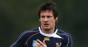 Saracens sign van Heerden