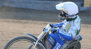 Kennett forced to wait
