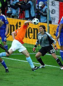 800Dirk Kuyt scores Holland v France
