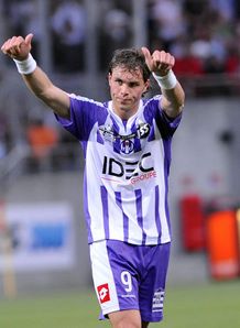 Elmander makes Bolton move