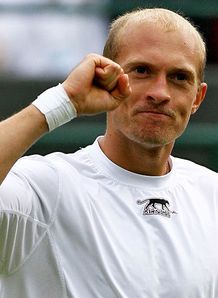 Davydenko wins in Poland