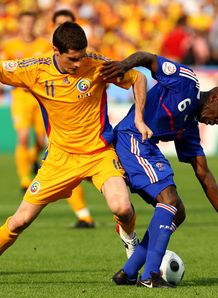Makelele battling away